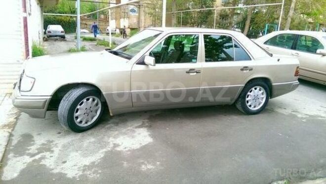 Mercedes E 250 1993, 485,100 km - 2.5 l - Bakı
