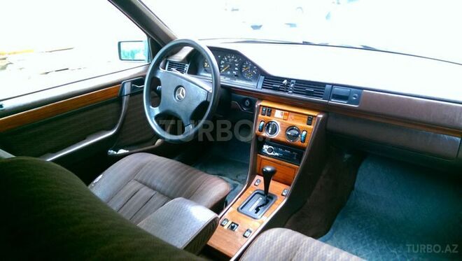 Mercedes E 250 1993, 485,100 km - 2.5 l - Bakı