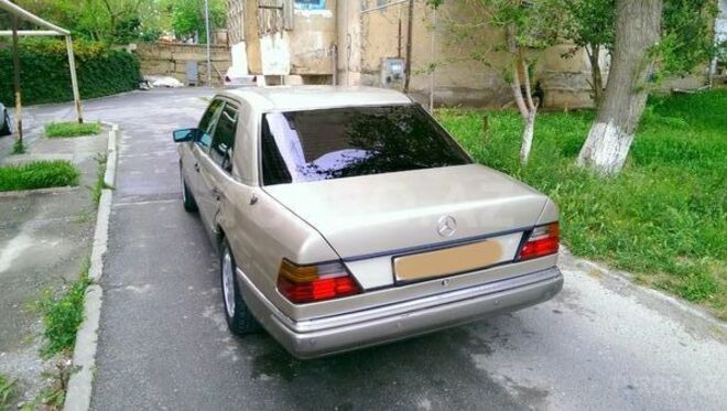 Mercedes E 250 1993, 485,100 km - 2.5 l - Bakı