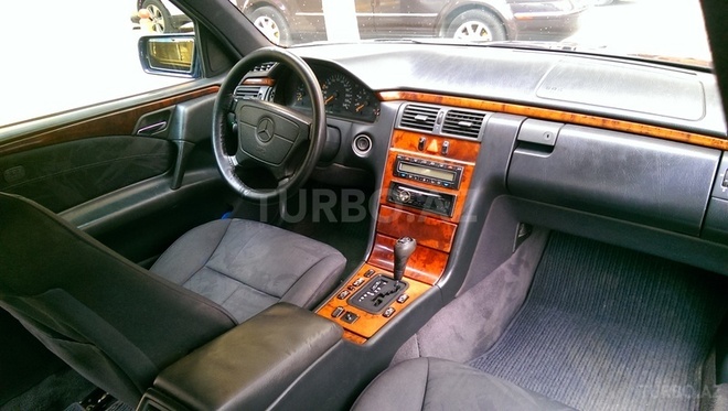Mercedes E 230 1997, 253,000 km - 2.3 l - Bakı