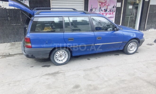 Opel Astra 1995, 28,000 km - 1.6 l - Bakı