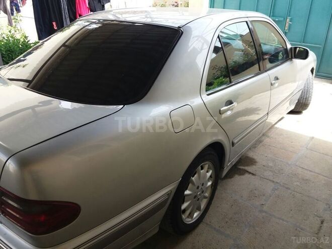 Mercedes E 220 2001, 2,001 km - 0.2 л - Bakı