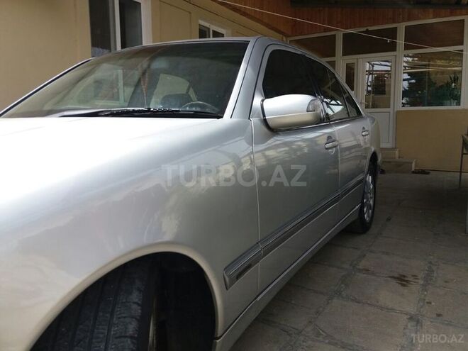 Mercedes E 220 2001, 2,001 km - 0.2 л - Bakı