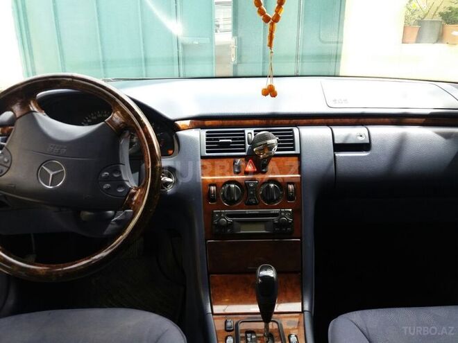 Mercedes E 220 2001, 2,001 km - 0.2 л - Bakı