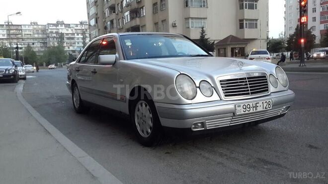 Mercedes E 220 1999, 200,000 km - 2.2 l - Bakı