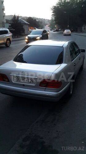 Mercedes E 220 1999, 200,000 km - 2.2 l - Bakı