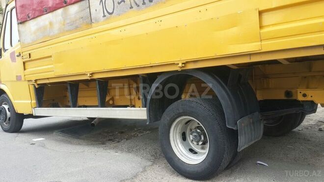 Mercedes  1990, 250,000 km - 2.3 l - Bakı