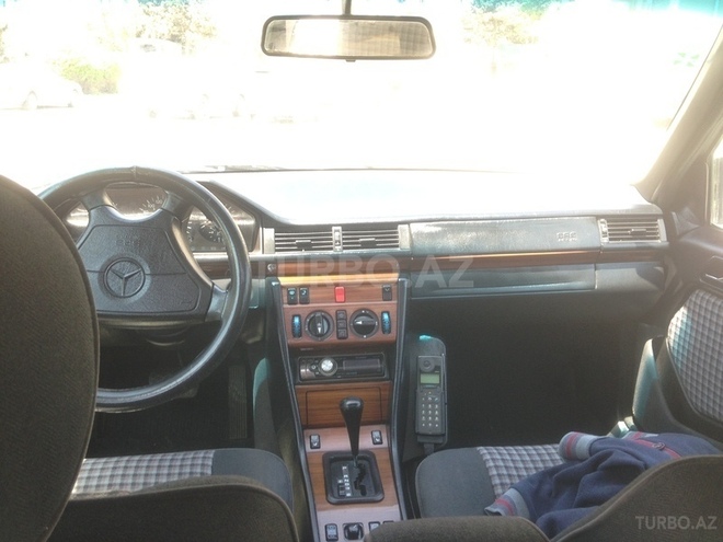 Mercedes E 220 1995, 325,000 km - 2.2 l - Bakı