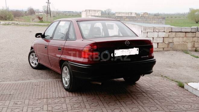 Opel Astra 1994, 250,001 km - 1.6 l - Qusar