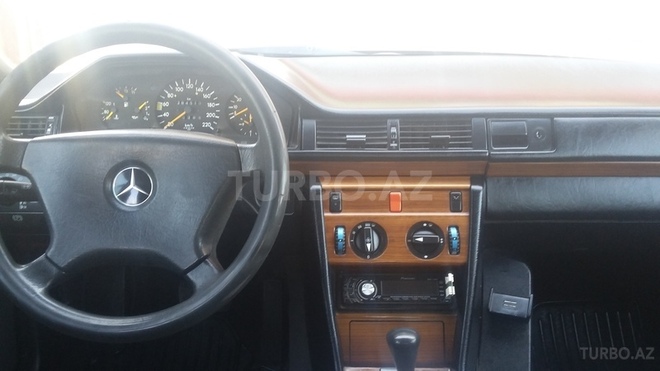 Mercedes E 200 1991, 345,000 km - 2.0 l - Bakı