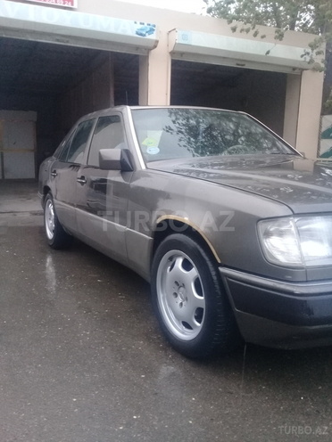 Mercedes E 280 1993, 220,000 km - 2.8 l - Bakı