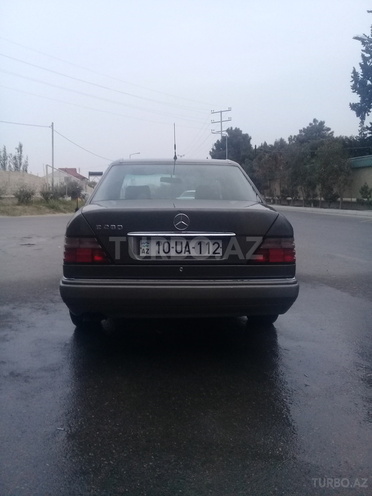 Mercedes E 280 1993, 220,000 km - 2.8 l - Bakı
