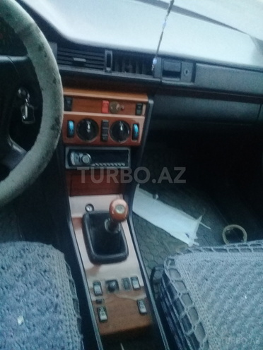 Mercedes E 280 1993, 220,000 km - 2.8 l - Bakı