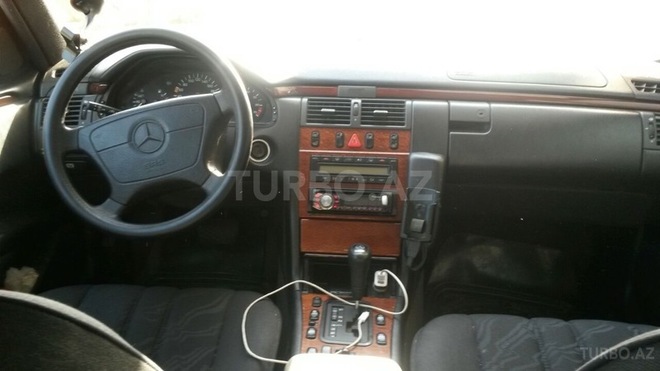 Mercedes E 240 1998, 292,068 km - 2.4 l - Bakı