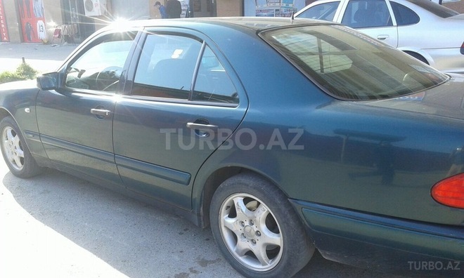 Mercedes E 240 1998, 292,068 km - 2.4 l - Bakı