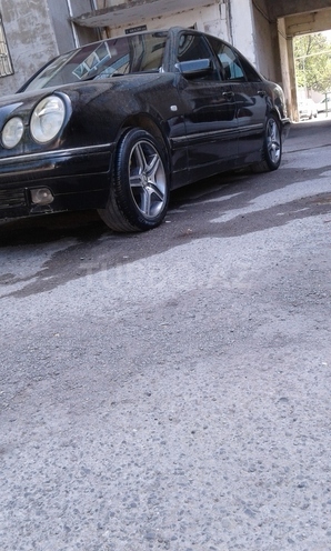 Mercedes E 240 1998, 217,000 km - 0.3 l - Bakı