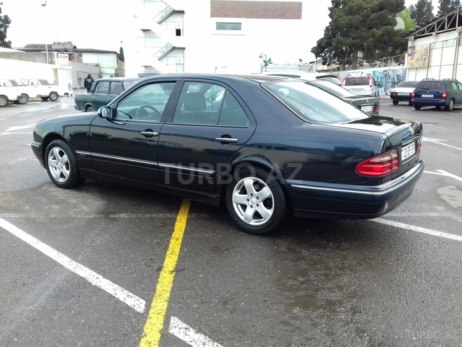 Mercedes E 220 2000, 218,000 km - 2.2 l - Gəncə