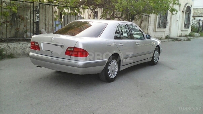 Mercedes E 240 1998, 299,000 km - 2.4 l - Bakı