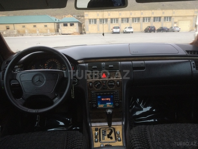 Mercedes E 280 1999, 286,100 km - 2.8 l - Bakı