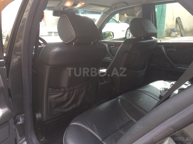 Mercedes E 270 2002, 305,000 km - 2.7 l - Bakı