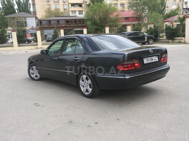 Mercedes E 270 2002, 305,000 km - 2.7 l - Bakı