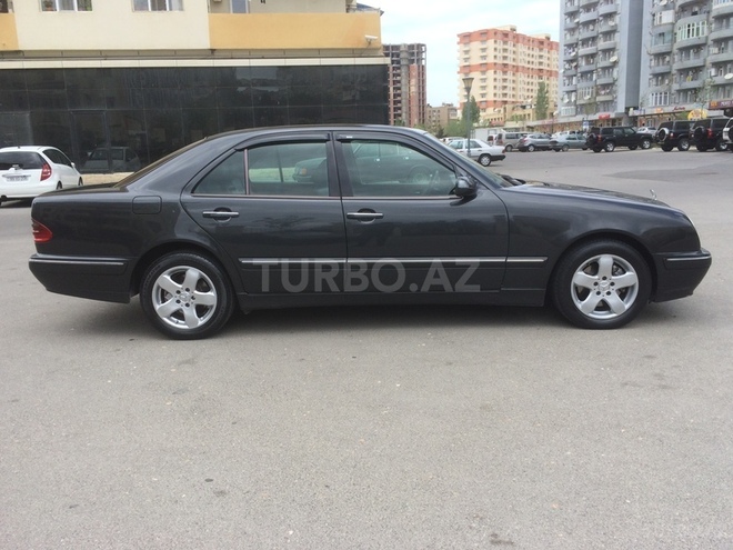 Mercedes E 270 2002, 305,000 km - 2.7 l - Bakı