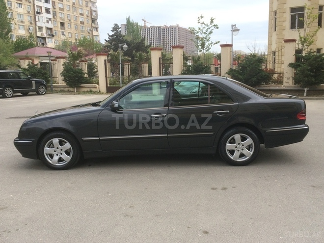 Mercedes E 270 2002, 305,000 km - 2.7 l - Bakı
