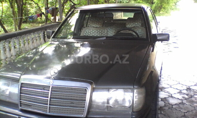 Mercedes E 200 1992, 250,000 km - 0.2 л - Masallı