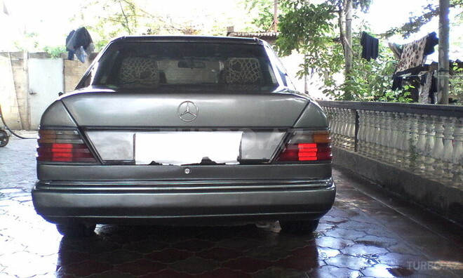 Mercedes E 200 1992, 250,000 km - 0.2 л - Masallı