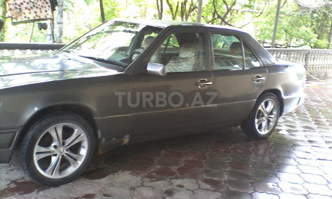 Mercedes E 200 1992, 250,000 km - 0.2 л - Masallı