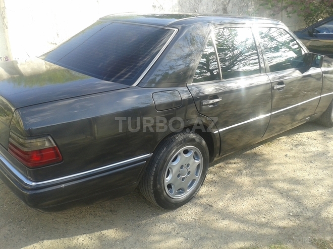 Mercedes E 250 1993, 375,000 km - 2.5 l - Bakı