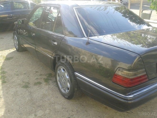 Mercedes E 250 1993, 375,000 km - 2.5 l - Bakı