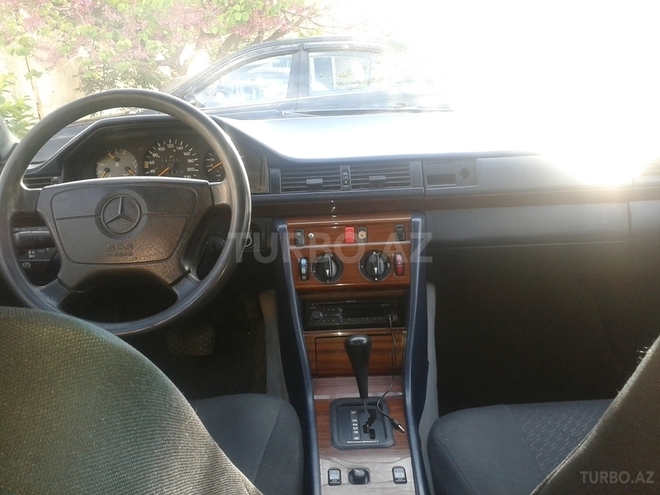 Mercedes E 250 1993, 375,000 km - 2.5 l - Bakı
