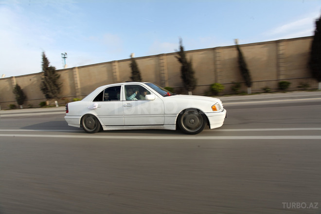 Mercedes C 230 1997, 287,000 km - 2.3 l - Bakı