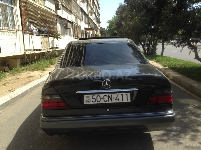 Mercedes E 220 1995, 325,000 km - 2.2 l - Bakı