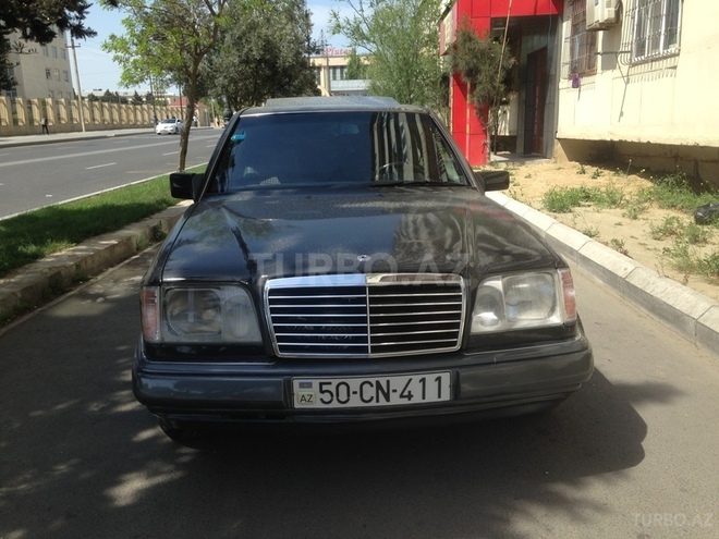 Mercedes E 220 1995, 325,000 km - 2.2 l - Bakı