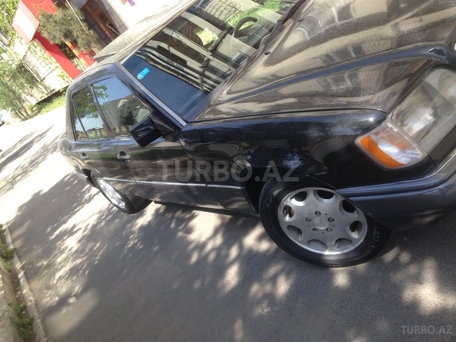Mercedes E 220 1995, 325,000 km - 2.2 l - Bakı