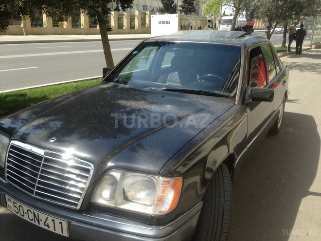 Mercedes E 220 1995, 325,000 km - 2.2 l - Bakı
