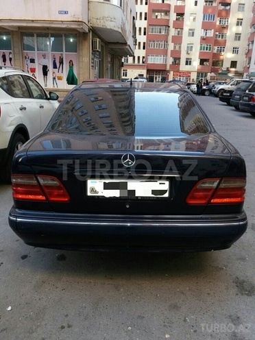 Mercedes E 220 2000, 240,000 km - 2.2 l - Bakı
