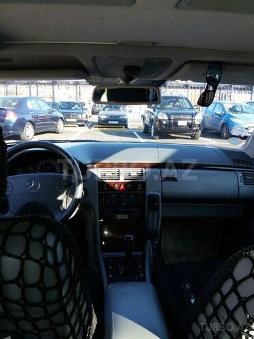 Mercedes E 220 2000, 240,000 km - 2.2 l - Bakı
