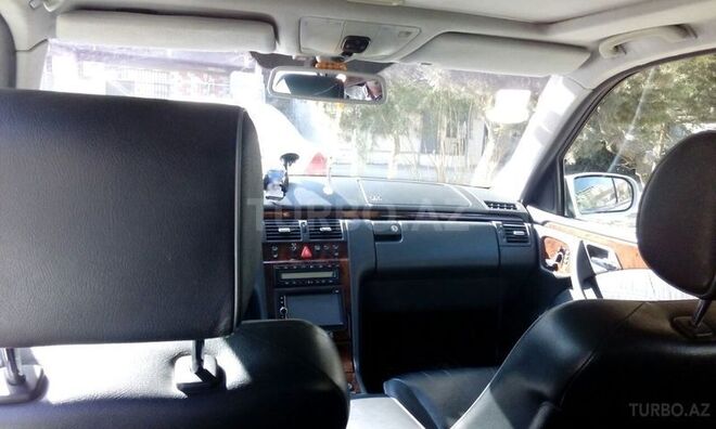 Mercedes E 320 2000, 250,000 km - 3.2 l - Bakı
