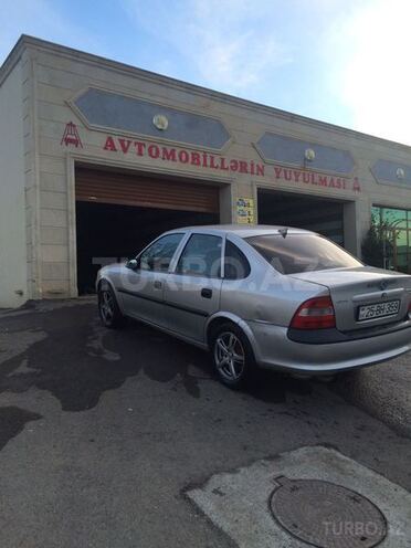 Opel Vectra 1998, 360,000 km - 1.8 l - Göygöl