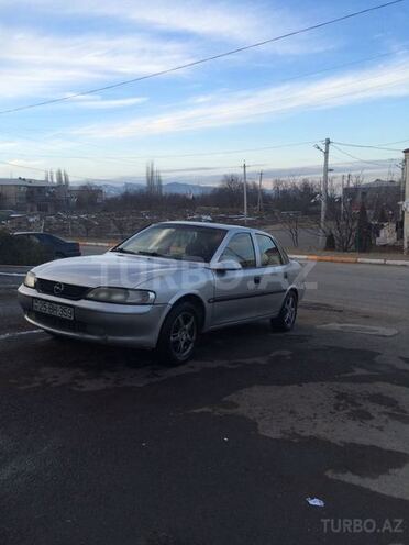 Opel Vectra 1998, 360,000 km - 1.8 l - Göygöl