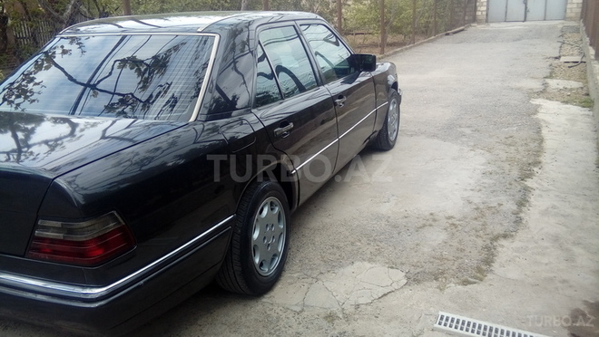 Mercedes E 250 1993, 375,000 km - 2.5 l - Bakı