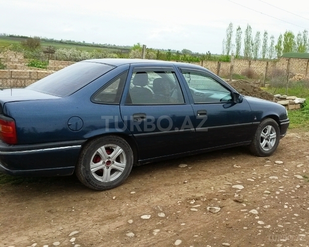Opel Vectra 1994, 442,000 km - 1.8 l - Qusar