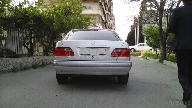 Mercedes E 260 1998, 301,000 km - 2.6 л - Xırdalan