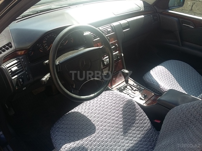 Mercedes E 240 1998, 267,000 km - 2.4 l - Bakı