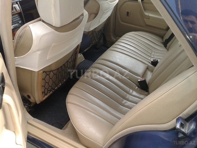 Mercedes 190 1990, 259,000 km - 2.6 л - Bakı