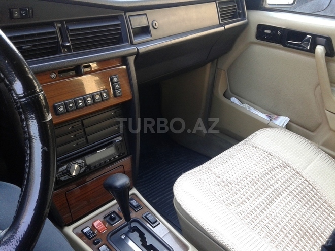 Mercedes 190 1990, 259,000 km - 2.6 л - Bakı