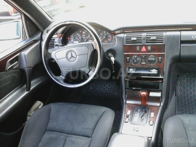 Mercedes E 230 1995, 387,400 km - 2.3 l - Bakı